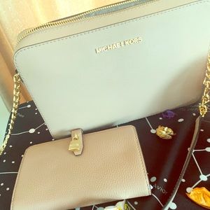 Michael Kors body bag and wallet bundle